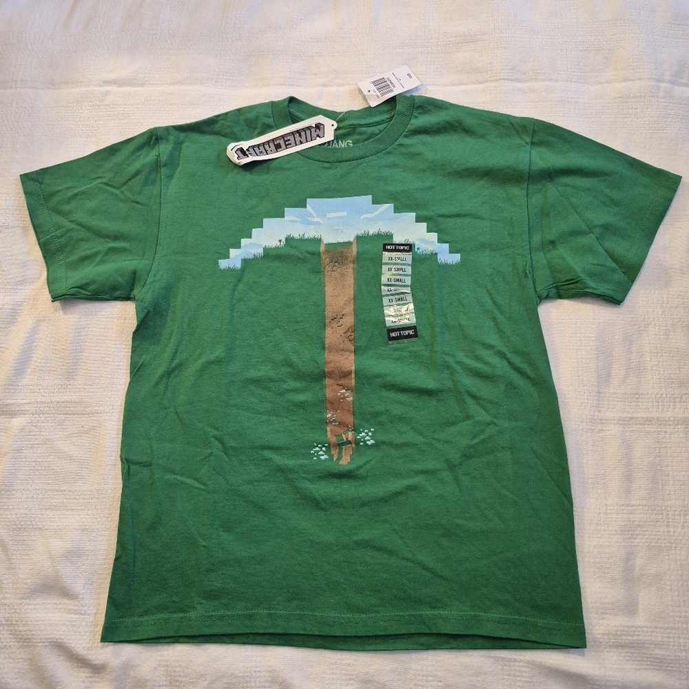 Hot Topic XXS Men's short sleeve green Minecraft shirt NWT